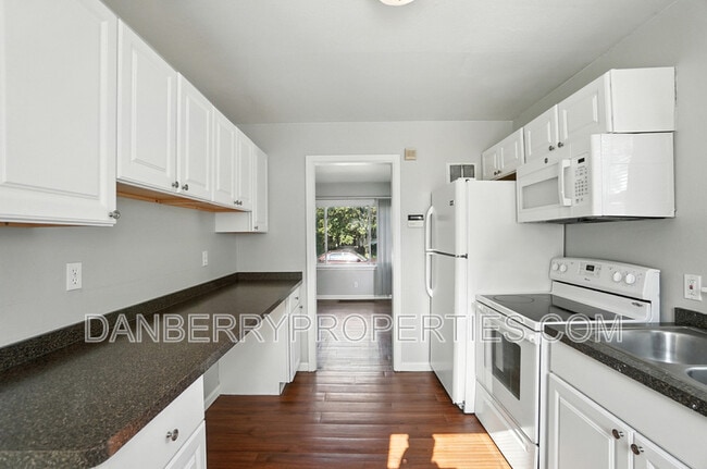 Building Photo - 1126 Searles Rd