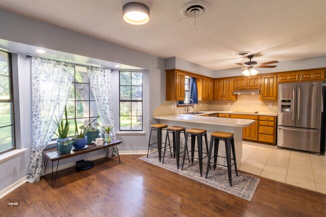 Building Photo - 1535 Primrose Dr