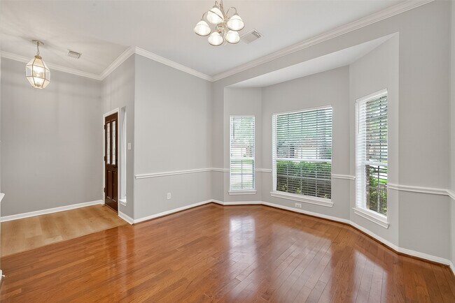 Building Photo - 23719 River Pl Dr