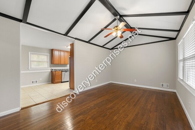 Building Photo - 928 Shieldcrest Way