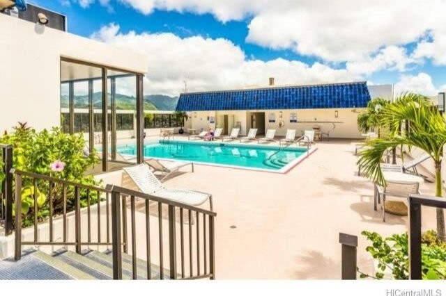 Pool - 400 Hobron Ln