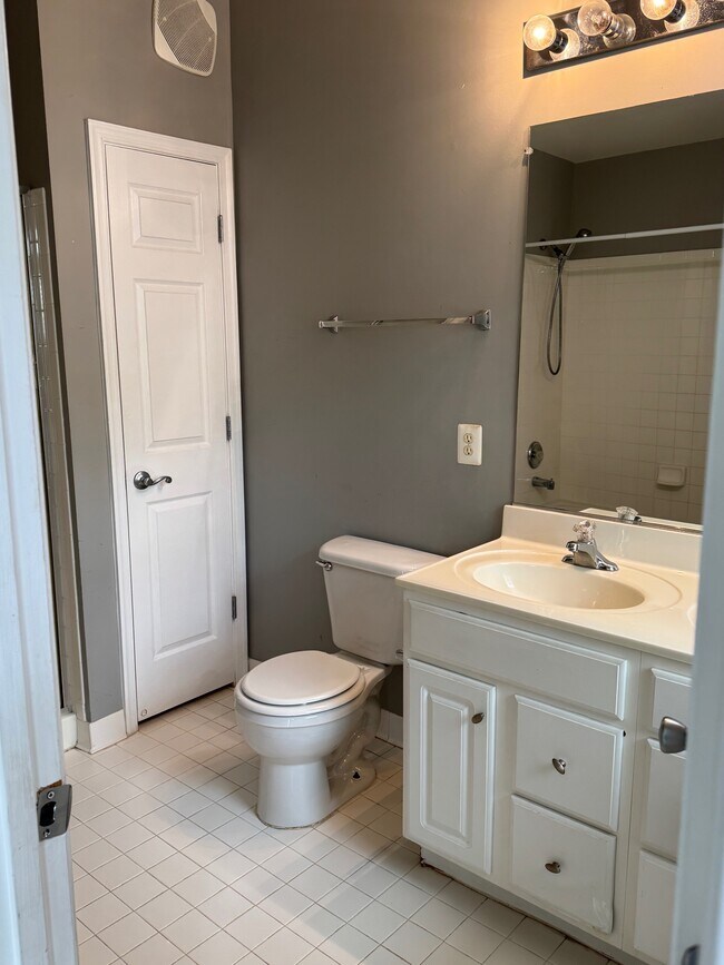 Building Photo - 1821 Cedar Cove Way