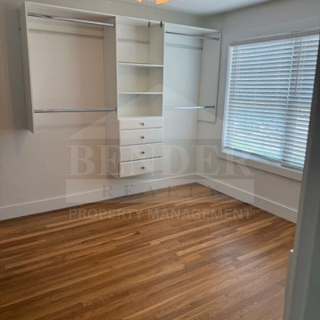 Building Photo - BEAUTIFUL REMODELED HOME