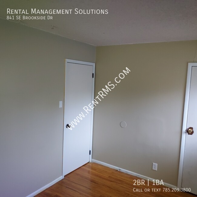Building Photo - 841 SE Brookside Dr
