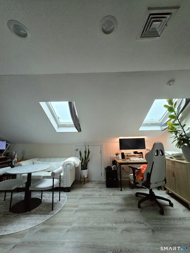 Building Photo - 79 Seaview Ave