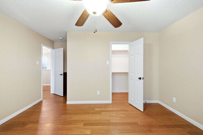 Building Photo - House in a Gated community with SOLAR PANELS!