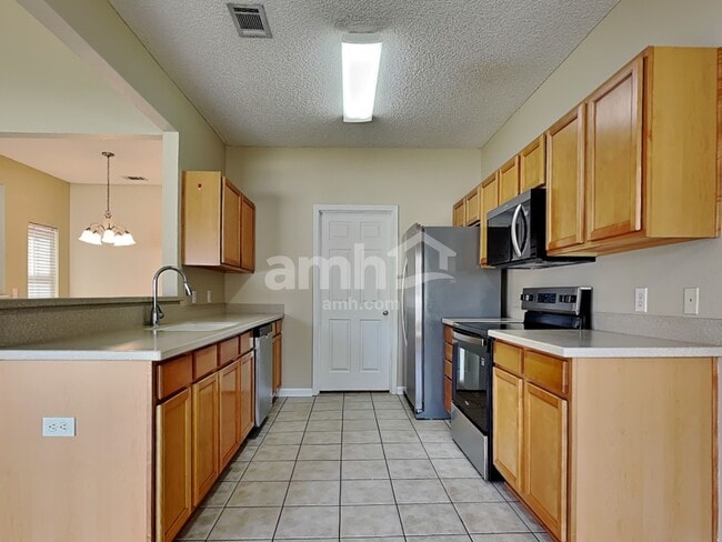 Building Photo - 521 Amsonia Cir
