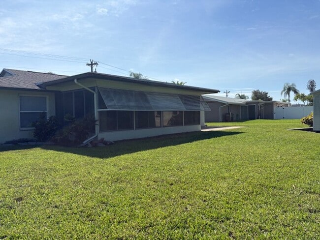 Building Photo - ******HOLIDAY SPECIAL NO RENT FOR DECEMBER****** Charming 2-Bedroom Home in Prime Cape Coral Loca...