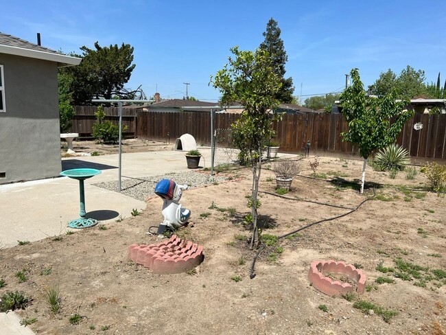 Building Photo - 3-bedroom single story in Turlock!