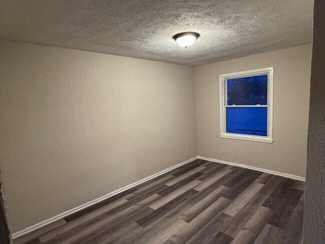 Building Photo - 863-863 N Central Dr