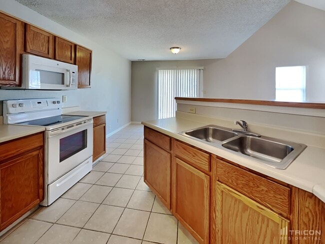 Building Photo - 1310 Kenwood Dr