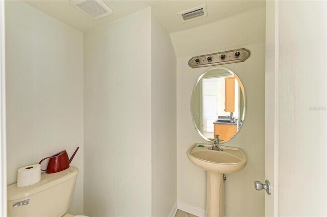 Building Photo - 15121 Searobbin Dr