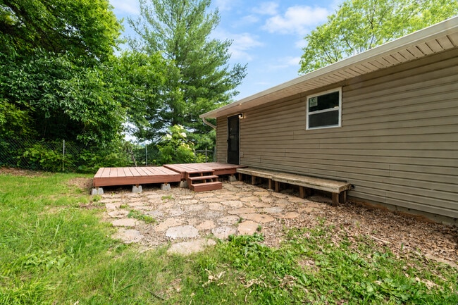 Building Photo - 307 McMaster Pl