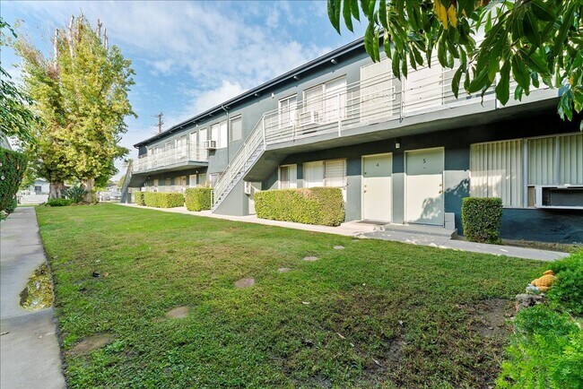 Building Photo - 6110 Cahuenga Blvd