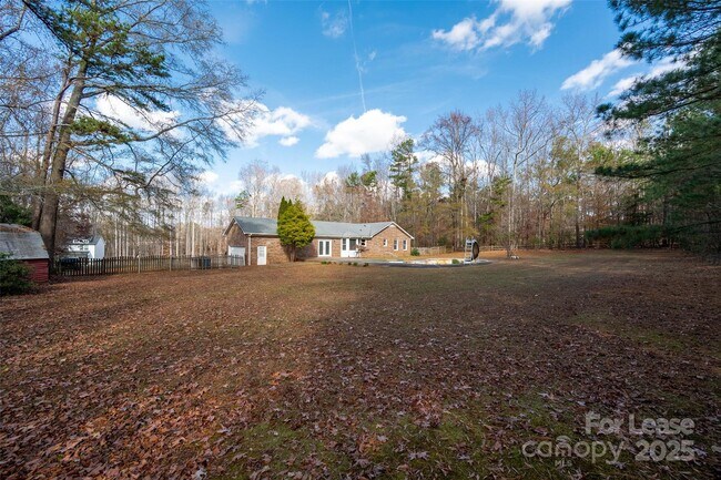 Building Photo - 4601 Linda Kay Dr