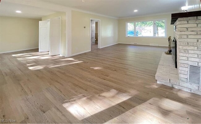 Building Photo - 9315 Glenwood Trail