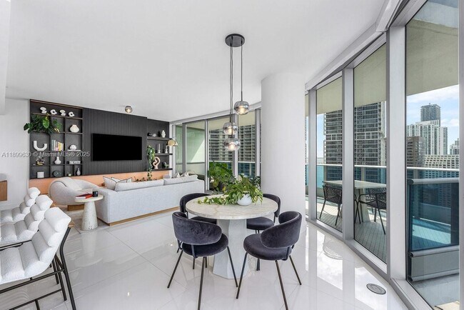 Building Photo - 200 Biscayne Blvd Way