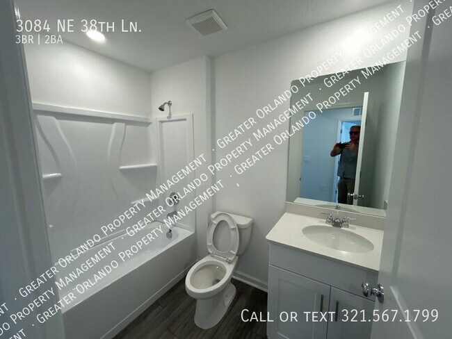 Building Photo - 3084 NE 38th Ln