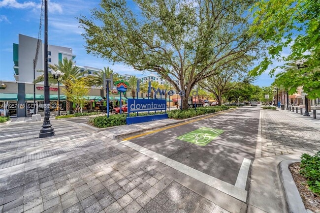 Building Photo - 2100 Van Buren St