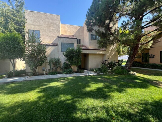 Building Photo - 14500 Las Palmas Dr