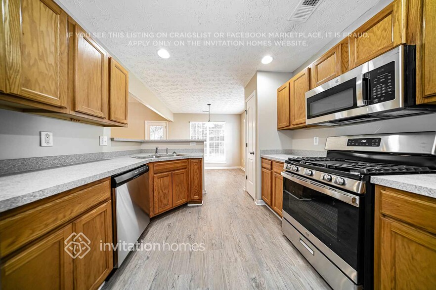 Building Photo - 783 Mesa Rd