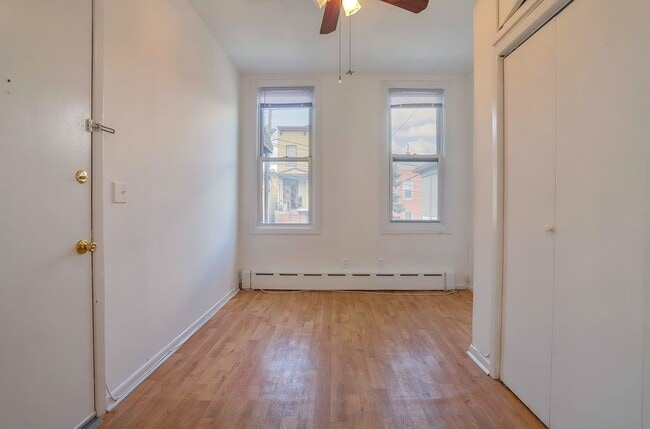 Building Photo - 28 Spruce St