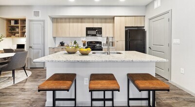 Building Photo - 8877 Lakes at 610 Dr