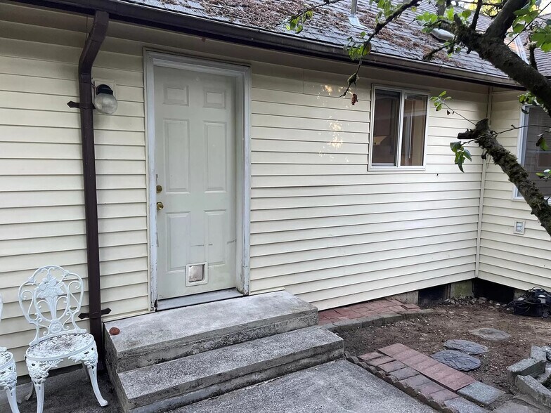 Patio - 1816 N 145th St