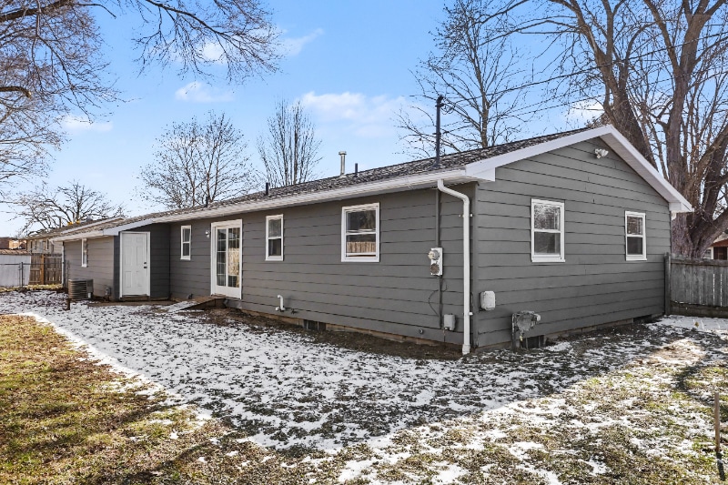 Building Photo - 10203 Shadowlane Ave