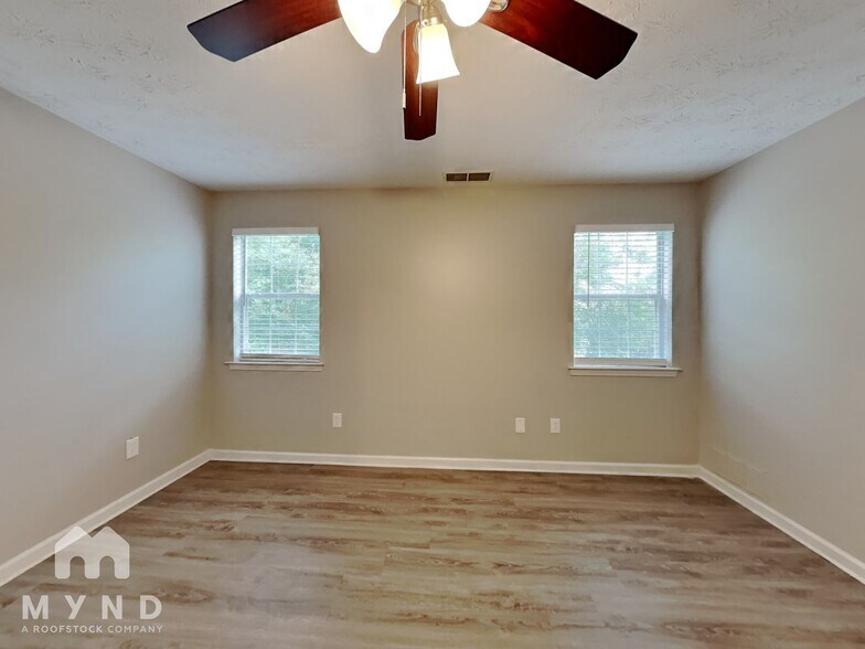 Building Photo - 211 Nicki Ct