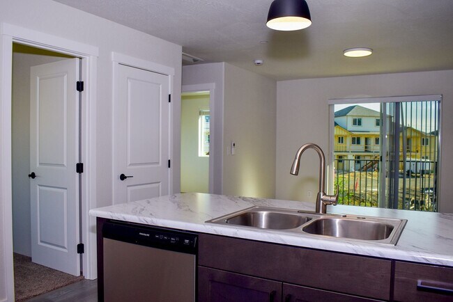 Building Photo - 1995 Sky Park Dr