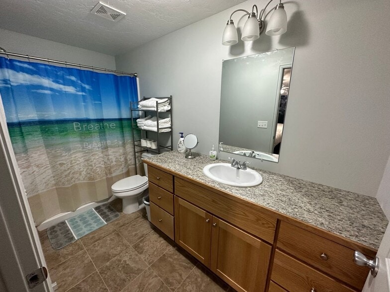 Building Photo - 674 Tanglewood Dr