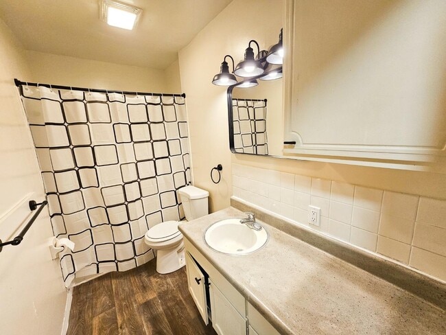 Building Photo - 241 Cluster Ave