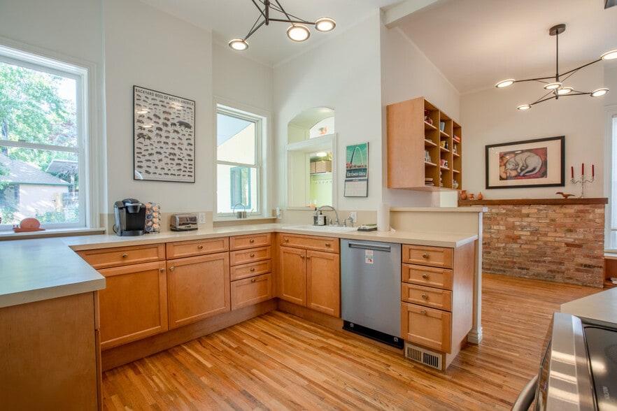 Building Photo - 425 2nd Ave