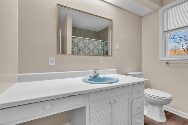 Building Photo - 306 Glancy St