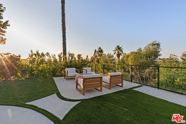 Building Photo - 18101 Green Meadow Dr