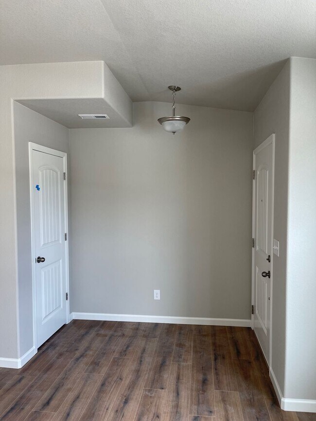 Building Photo - $2015 | 2BR/2.5BA | Lovely New Townhome in...