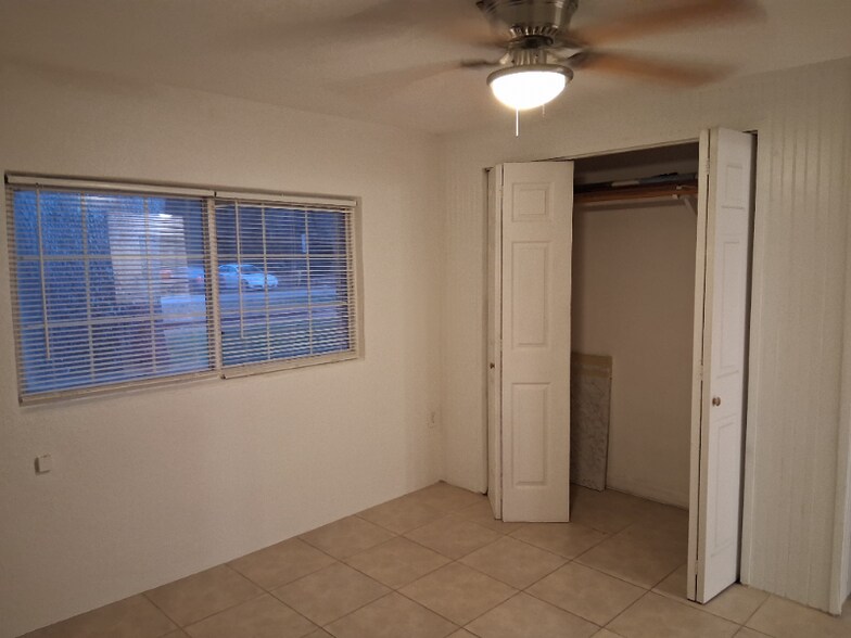 Building Photo - 1120 Northshore Dr