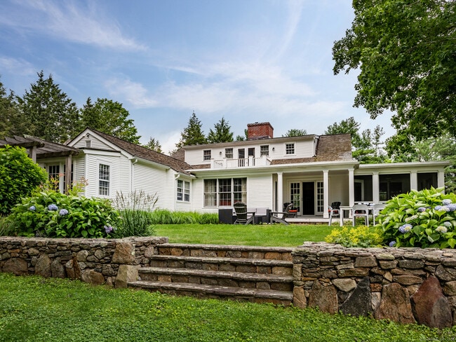 Building Photo - 61 Old Litchfield Rd