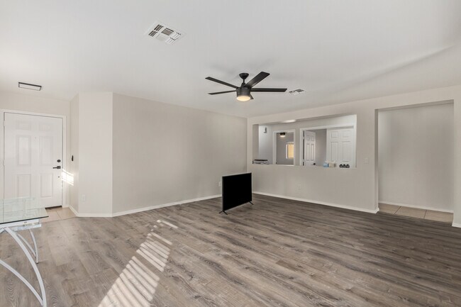 Building Photo - 597 W Casa Mirage Dr