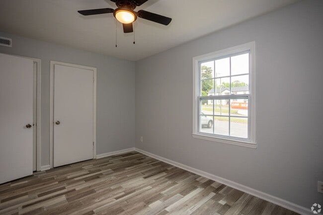 Interior Photo - Dalecrest Place