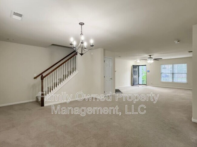 Building Photo - 8753 Red Oak Dr