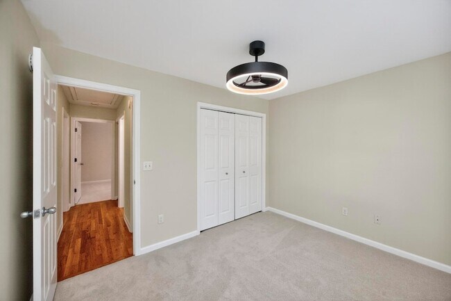 Building Photo - 907 11th Ave N
