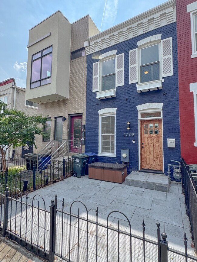Primary Photo - 2008 10th St NW