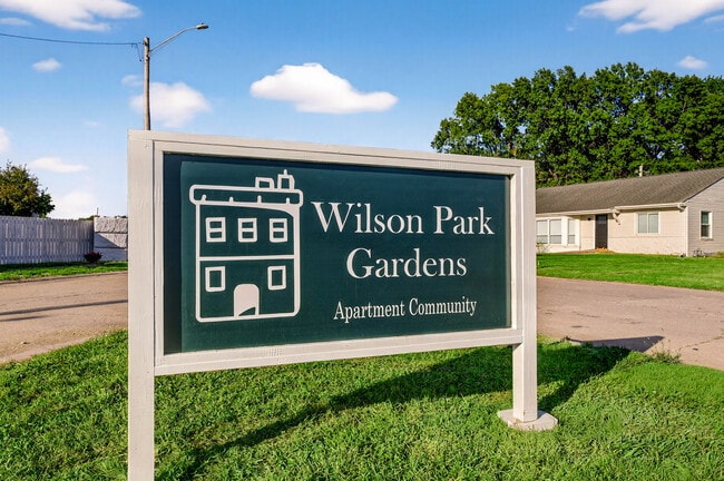 Building Photo - 2726 Center St