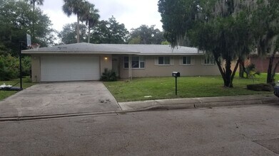 Building Photo - 4 bedroom 2 full bath 2 car garage Availab...