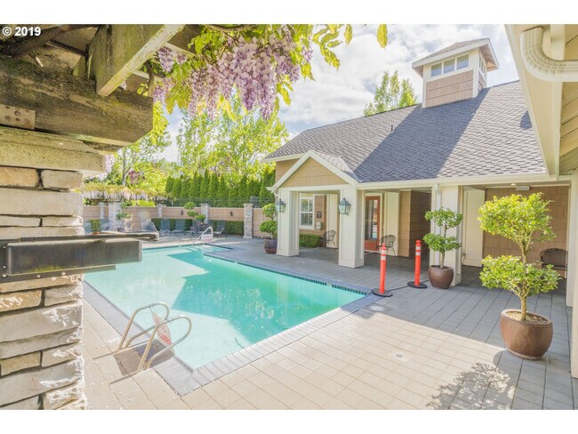 Building Photo - 714 SE Fairwinds Loop