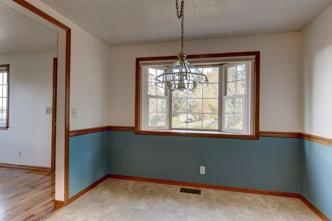 Building Photo - Charming 3 bedroom home near NAS Whidbey