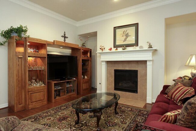 Building Photo - 3030 Royal Oaks Crest