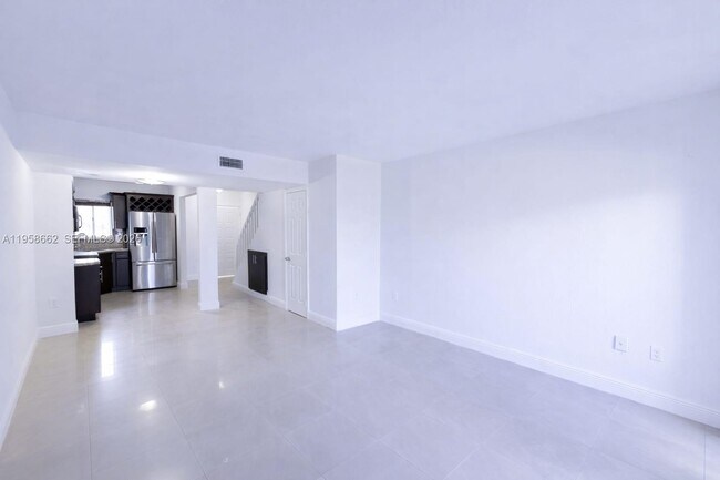 Building Photo - 2740 W 76th St